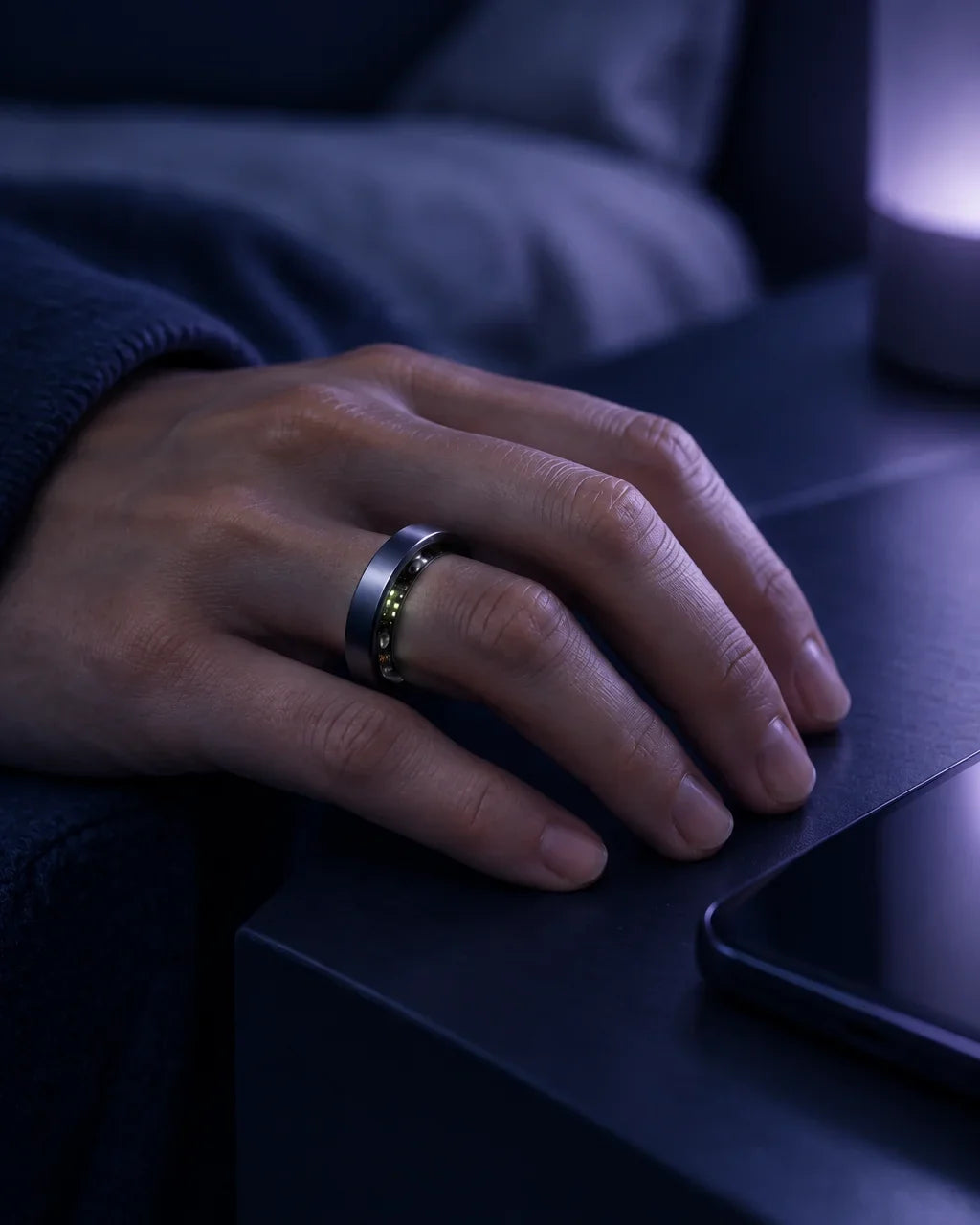 Détail de la finition de la bague connectée Noctura